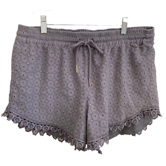 Kenzie Gray Cotton Eyelet Shorts Size Large - Picture 3 of 7